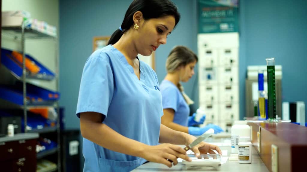 Miami pharmacy technician training: student working with measurements